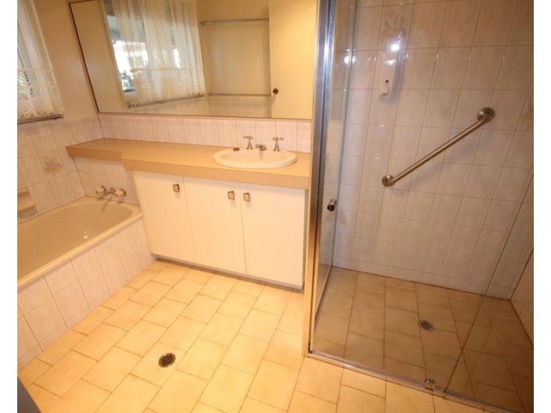 11 Burton Crescent, Stanthorpe QLD 4380