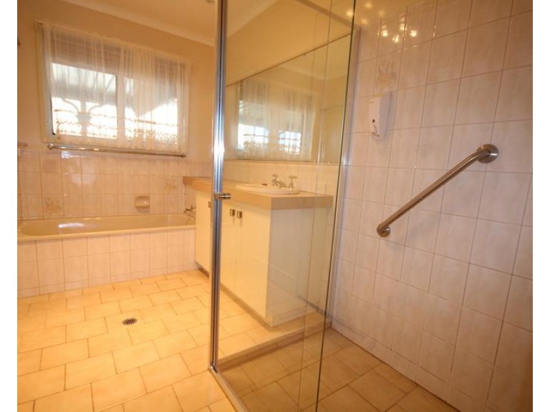 11 Burton Crescent, Stanthorpe QLD 4380