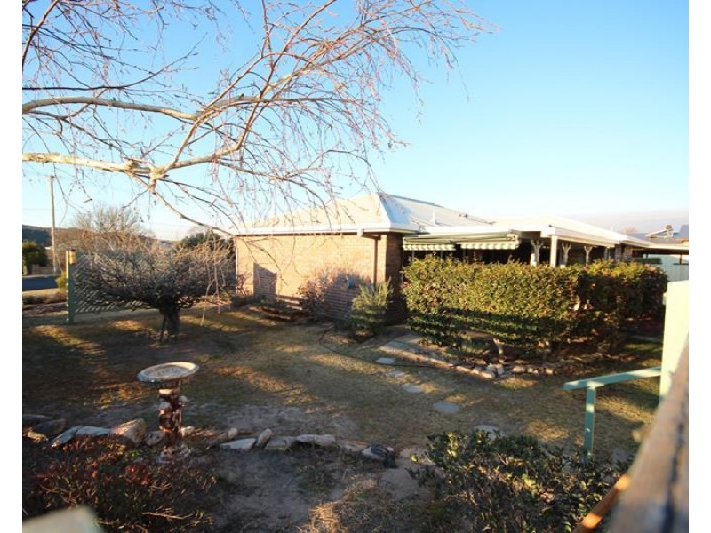 11 Burton Crescent, Stanthorpe QLD 4380