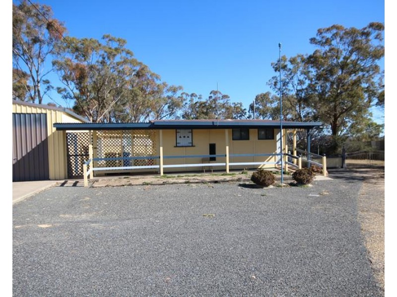 4 Calvert Road, Glen Aplin QLD 4381
