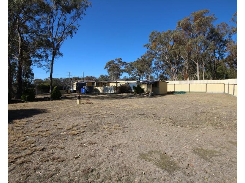 4 Calvert Road, Glen Aplin QLD 4381