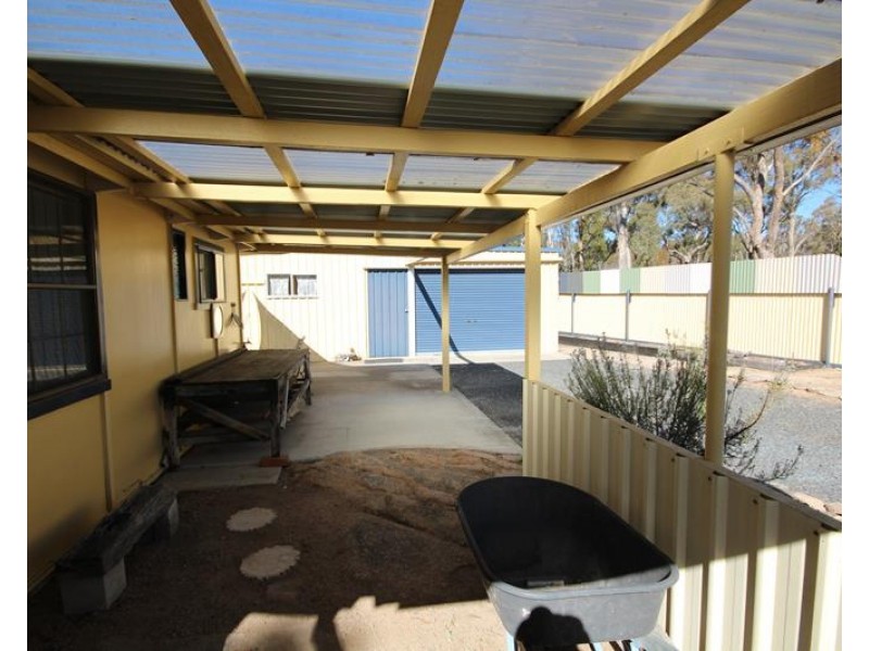 4 Calvert Road, Glen Aplin QLD 4381