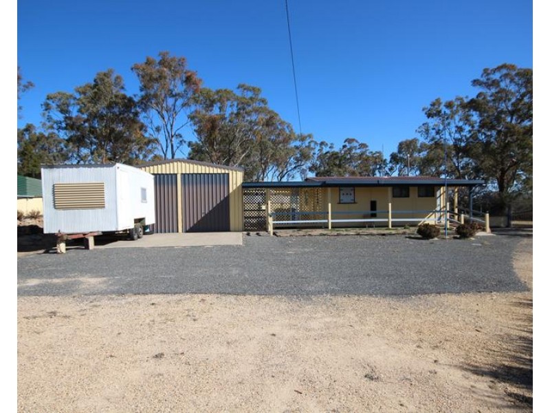 4 Calvert Road, Glen Aplin QLD 4381