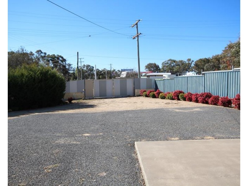 4 Calvert Road, Glen Aplin QLD 4381