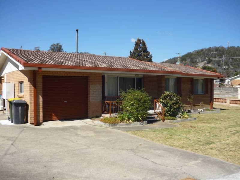 37 BROCK AVENUE, Stanthorpe QLD 4380