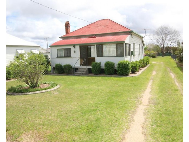 16 Granite Street, Stanthorpe QLD 4380