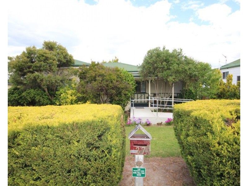 27 Denham Street, Stanthorpe QLD 4380