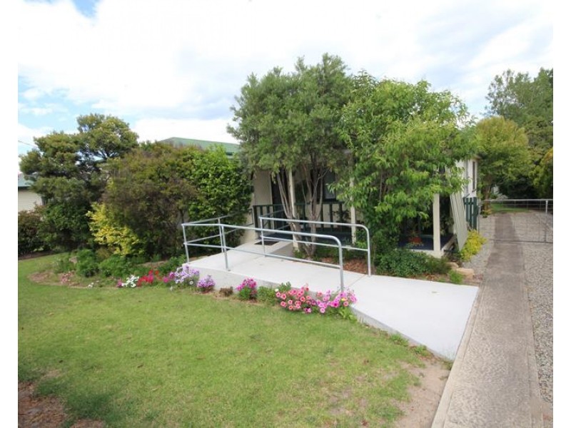 27 Denham Street, Stanthorpe QLD 4380