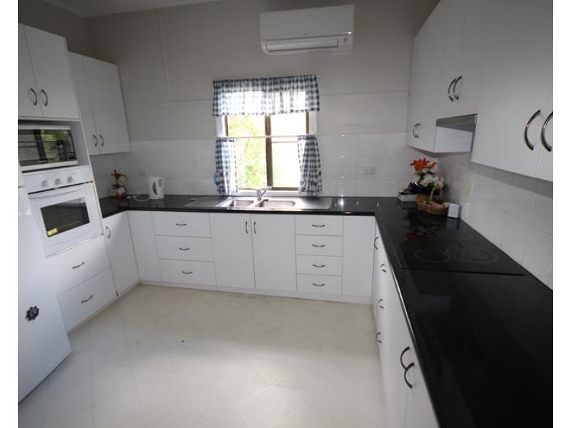 27 Denham Street, Stanthorpe QLD 4380