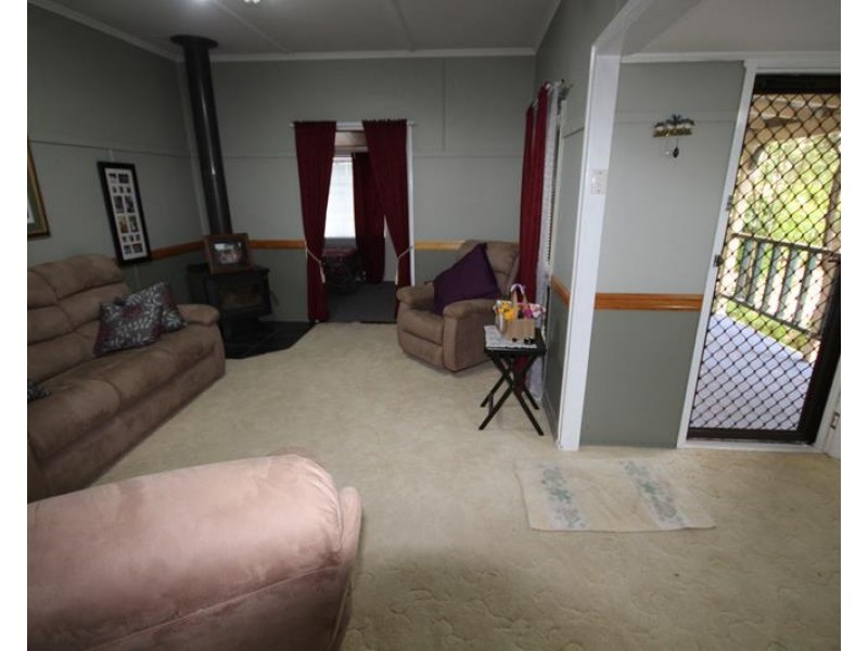 27 Denham Street, Stanthorpe QLD 4380