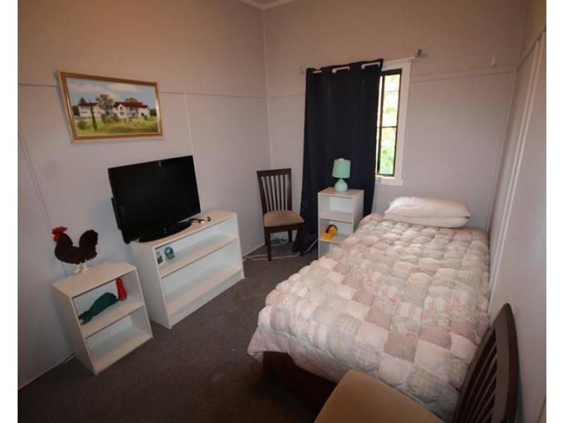 27 Denham Street, Stanthorpe QLD 4380