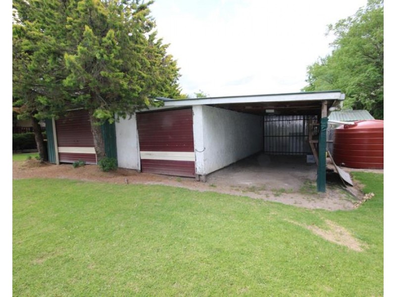 27 Denham Street, Stanthorpe QLD 4380