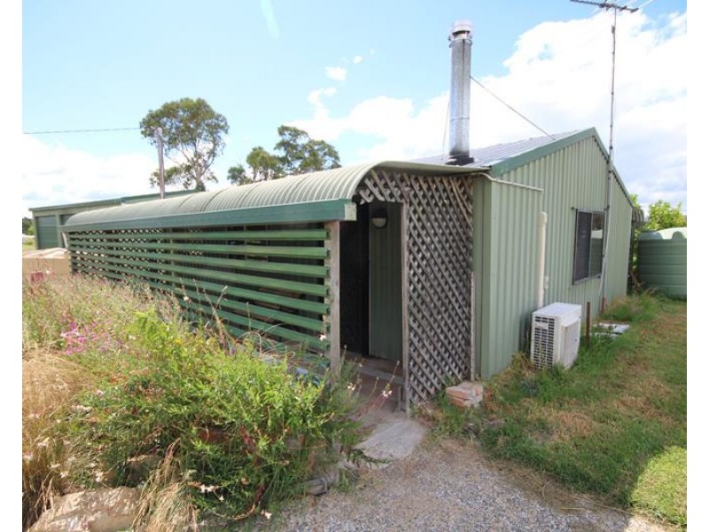 6-8 Barawell Street, Wallangarra QLD 4383
