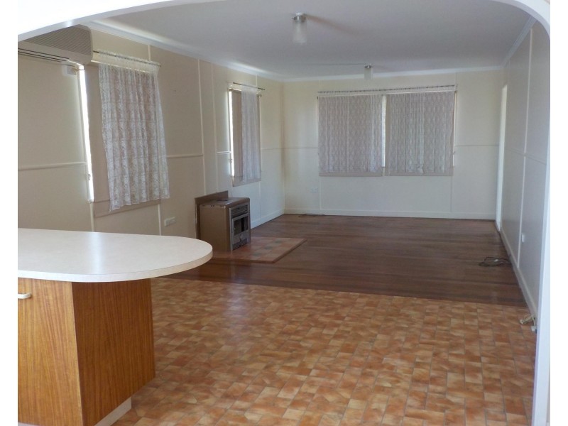 12 Thorpe Street, Stanthorpe QLD 4380