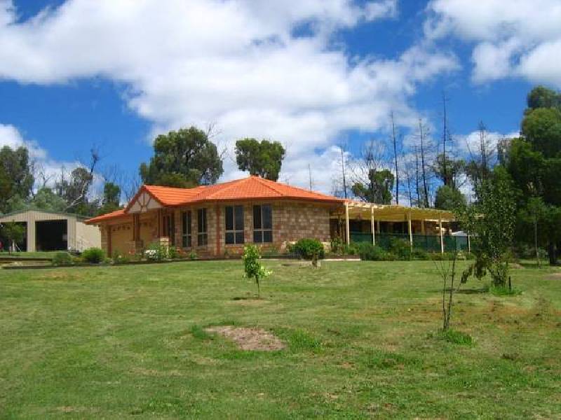 4 Grienke Lane
Fletcher, Stanthorpe QLD 4380