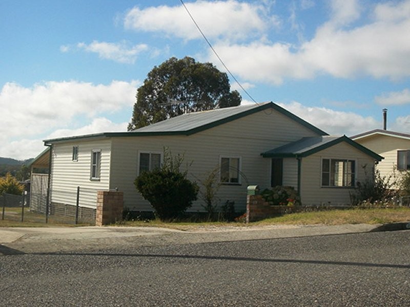 35 Hillcrest Street, Stanthorpe QLD 4380