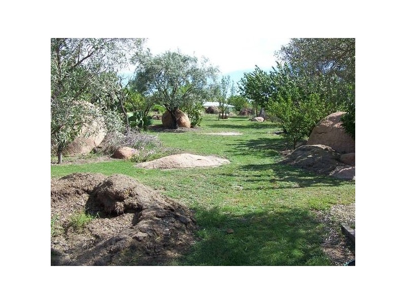 25 College Rd, Stanthorpe QLD 4380