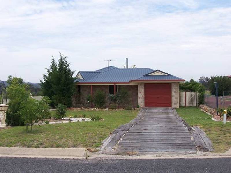 Torrisi Tce, Stanthorpe QLD 4380