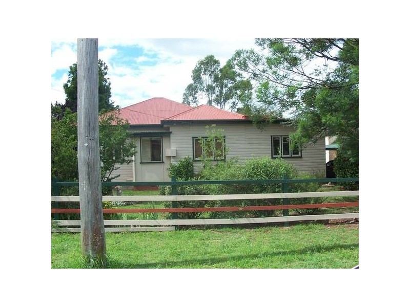 4 Allison St, Stanthorpe QLD 4380
