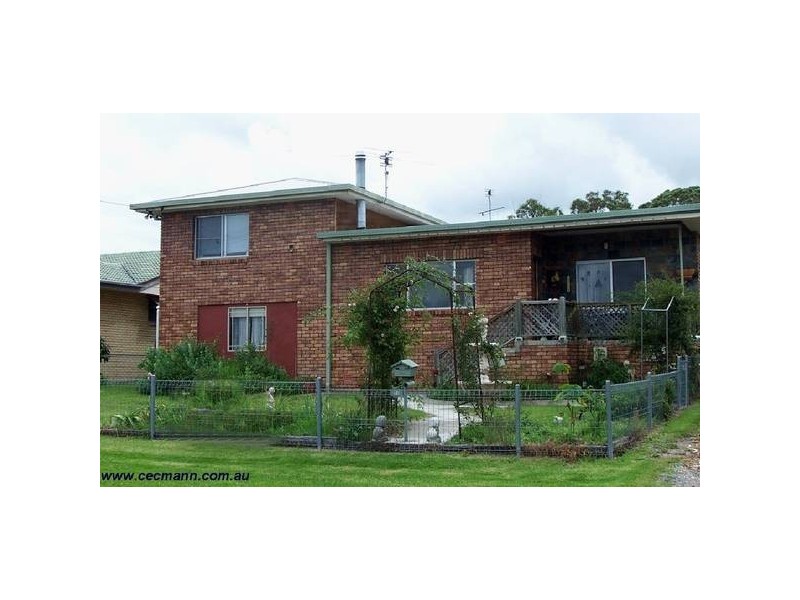 17 Leslie Parade, Stanthorpe QLD 4380