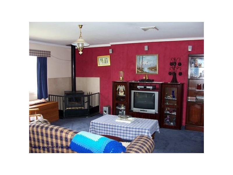 17 Leslie Parade, Stanthorpe QLD 4380