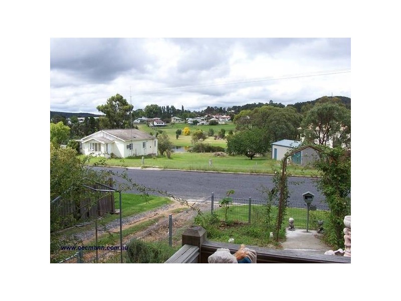 17 Leslie Parade, Stanthorpe QLD 4380
