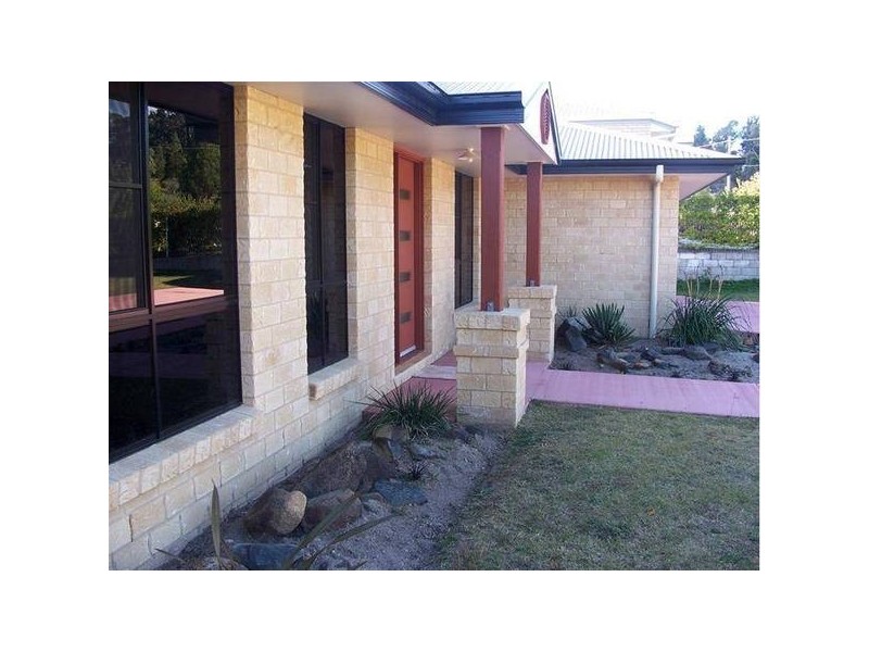 10 Anzac Avenue, Stanthorpe QLD 4380