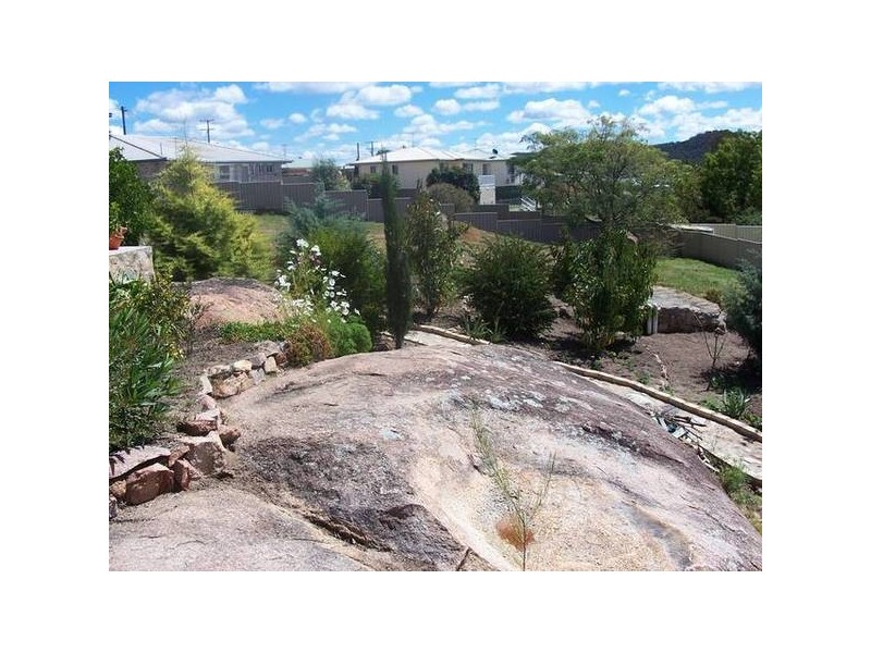 102 SUGARLOAF RD, Stanthorpe QLD 4380