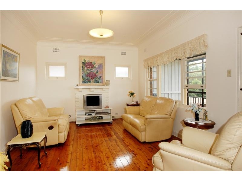 10 Hocking Avenue, Earlwood NSW 2206