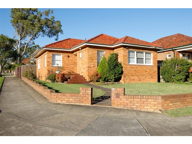 1 Carrisbrook Avenue, Bexley North NSW 2207