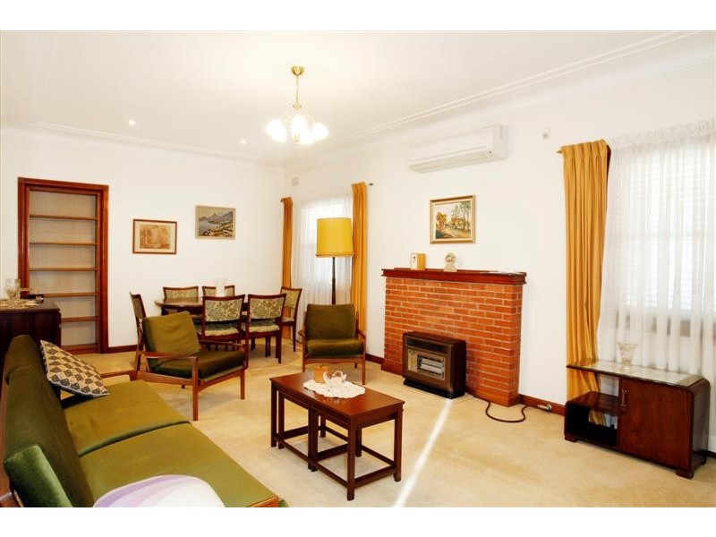 1 Carrisbrook Avenue, Bexley North NSW 2207