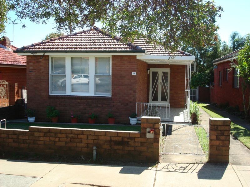 11 Dunkirk Avenue, Kingsgrove NSW 2208