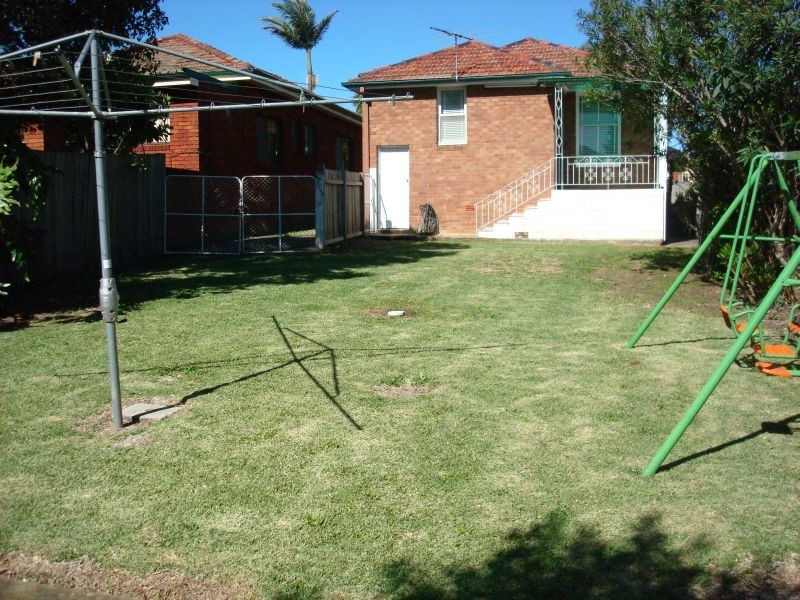 11 Dunkirk Avenue, Kingsgrove NSW 2208