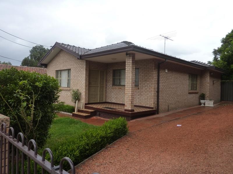 1 Hilltop Avenue, Kingsgrove NSW 2208