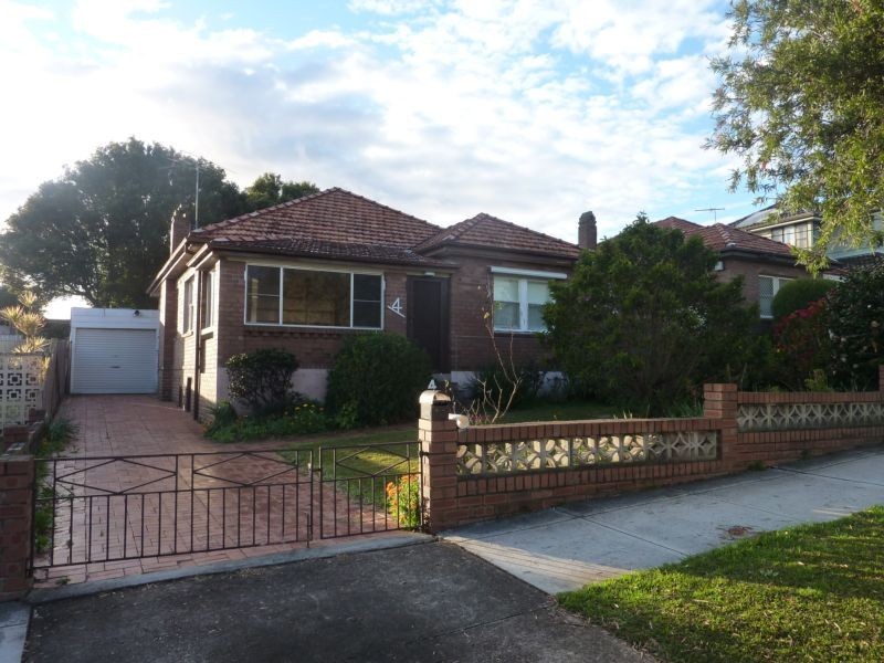 4 Panorama Road, Kingsgrove NSW 2208