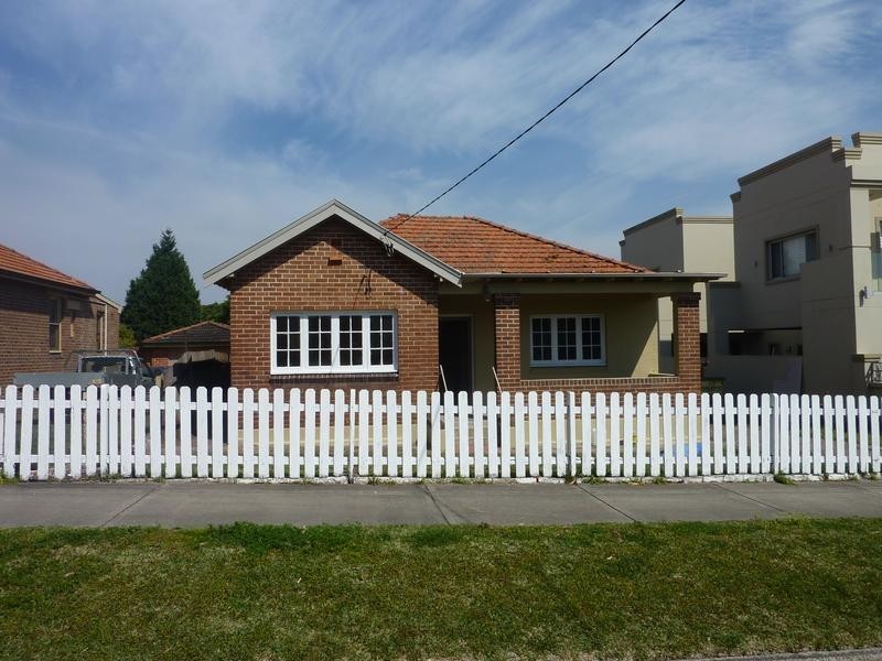 11 Marana Road, Earlwood NSW 2206