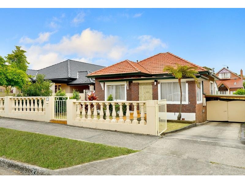 33 Hamel Crescent, Earlwood NSW 2206