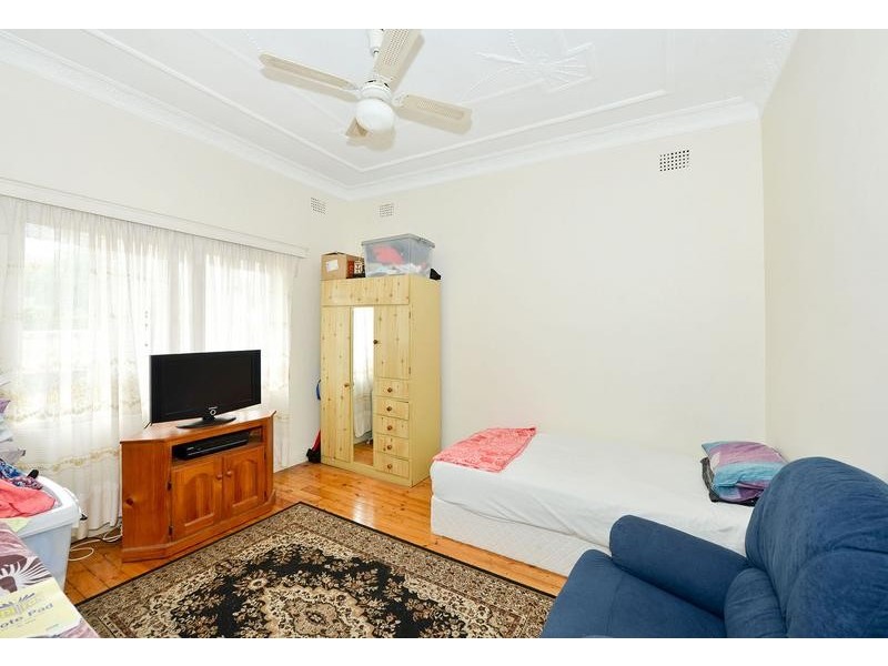 33 Hamel Crescent, Earlwood NSW 2206