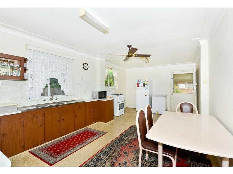 33 Hamel Crescent, Earlwood NSW 2206