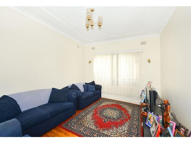 33 Hamel Crescent, Earlwood NSW 2206