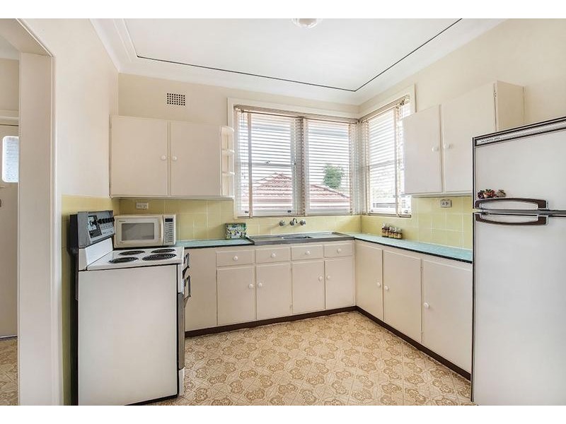 3 Glenview Avenue, Earlwood NSW 2206