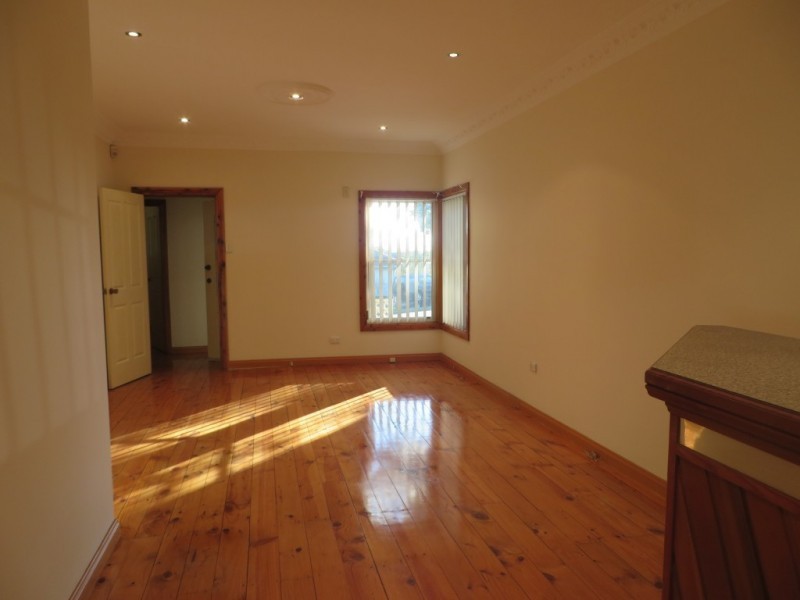 4 Chick Street, Roselands NSW 2196