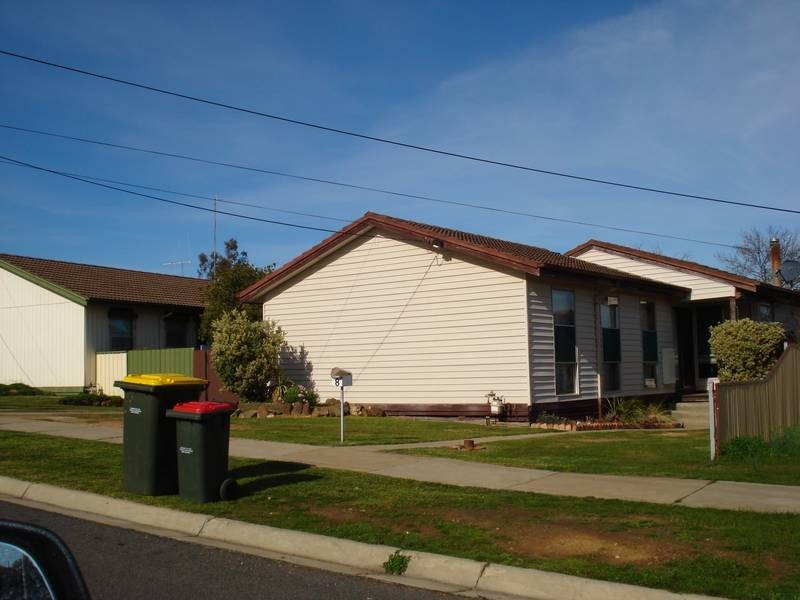8 Tobruk Avenue, Maryborough VIC 3465