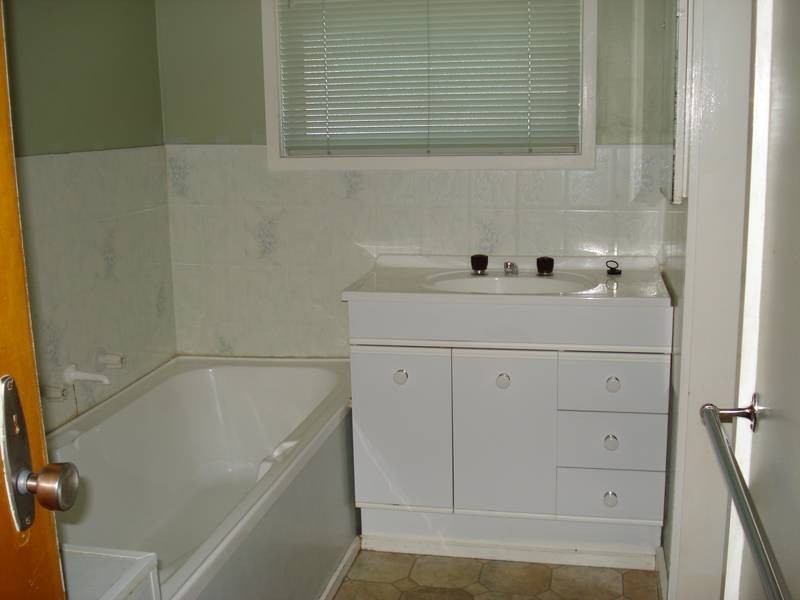 8 Tobruk Avenue, Maryborough VIC 3465