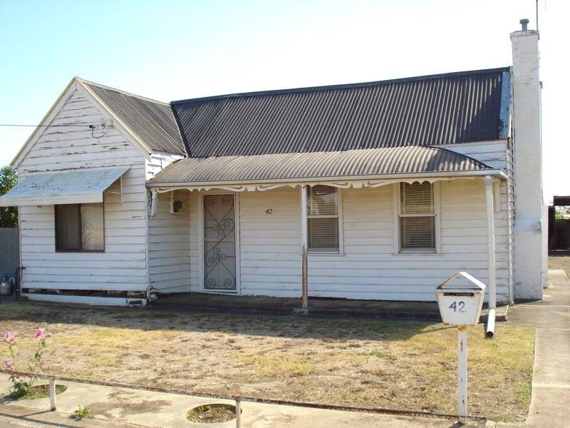 42 Newton Street, Maryborough VIC 3465