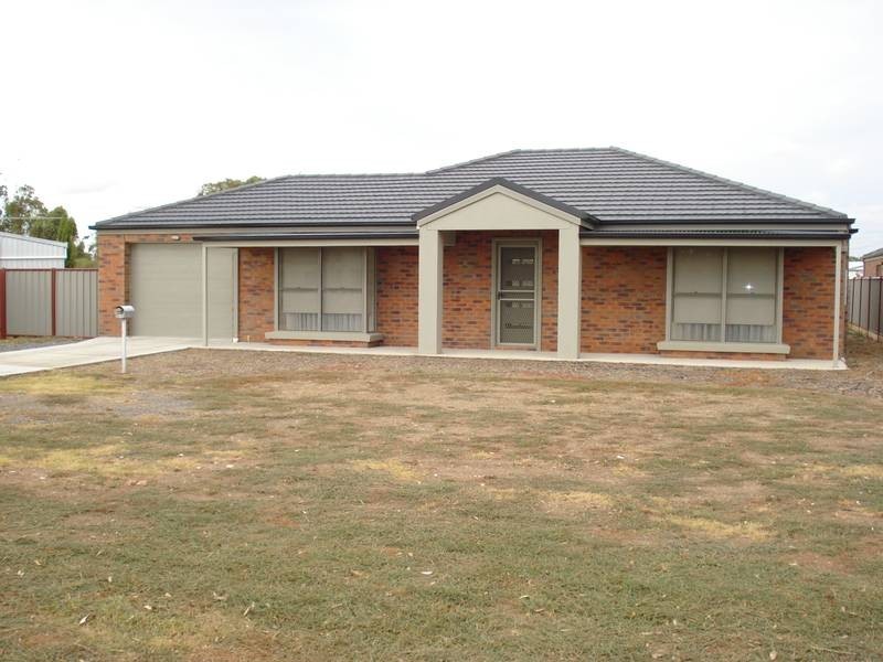 16 Albert Street, Carisbrook VIC 3464