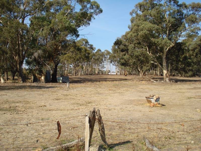 - HENDERSONS ROAD, Bowenvale VIC 3465