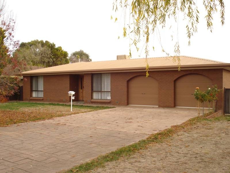 25 POWLETT STREET, Carisbrook VIC 3464