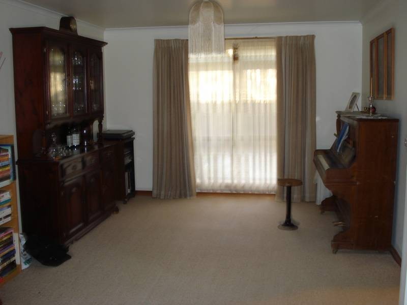 25 POWLETT STREET, Carisbrook VIC 3464