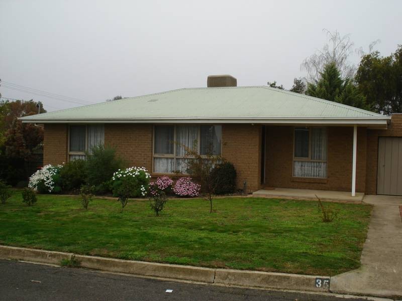 35 BROUGHAM STREET, Maryborough VIC 3465